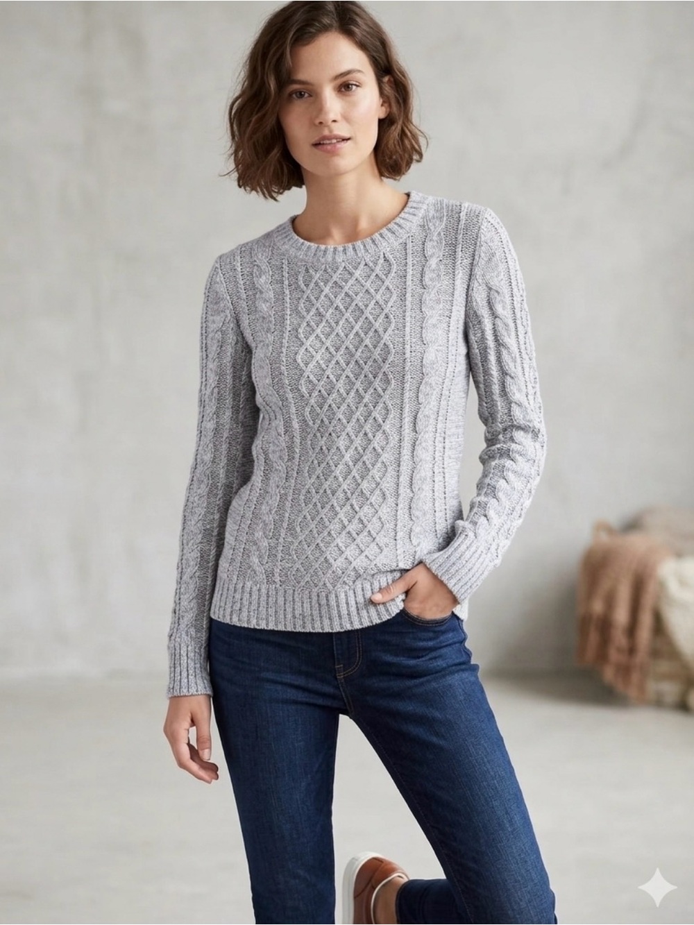 Old Navy gray marled cable knit crewneck sweater. Size S.